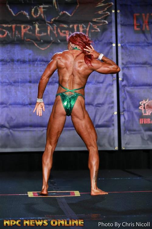 Katie M. Lee in a bikini - ass