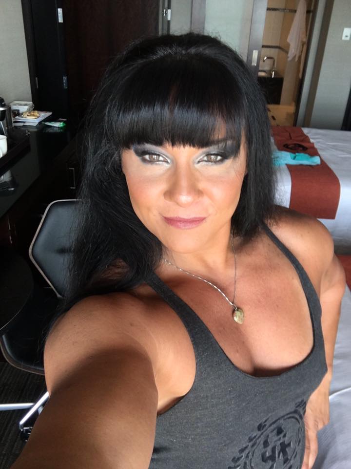 Alina Popa taking a selfie