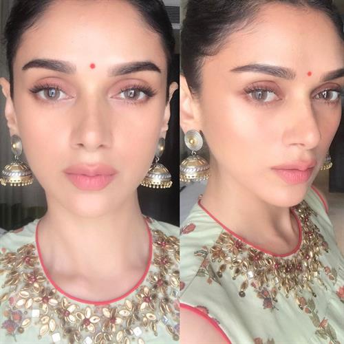 Aditi Rao Hydari taking a selfie