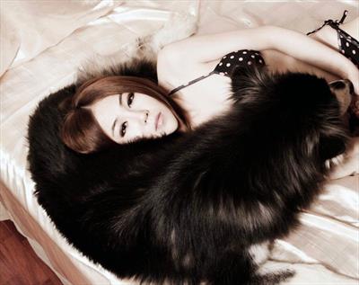 Hou Shi Chen in lingerie