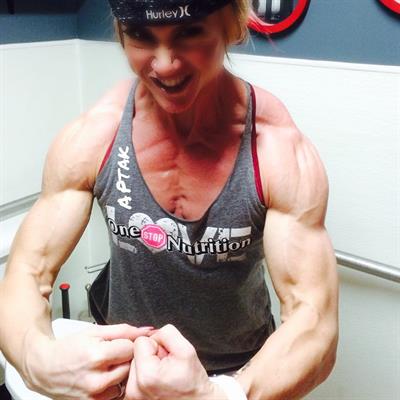 Amanda Michelle Folstad Ptak taking a selfie