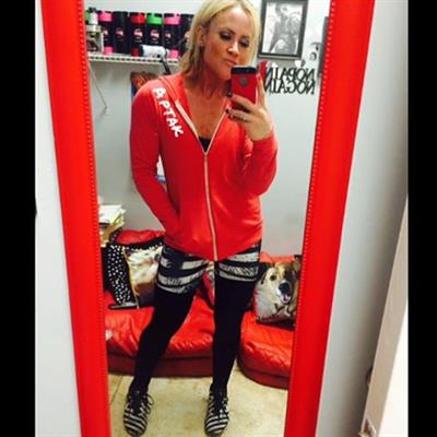 Amanda Michelle Folstad Ptak taking a selfie