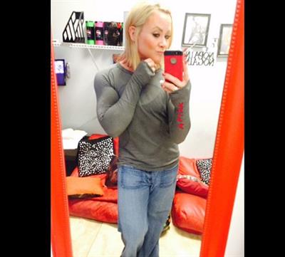 Amanda Michelle Folstad Ptak taking a selfie