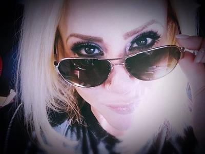 Amanda Michelle Folstad Ptak taking a selfie