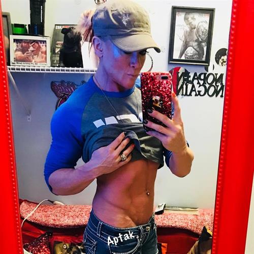 Amanda Michelle Folstad Ptak taking a selfie