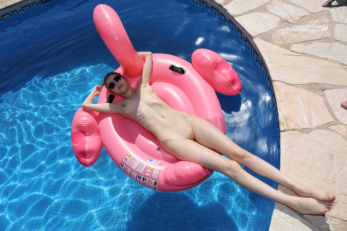 Mila Azul in Flamingo