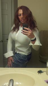 Isabelle Turell taking a selfie