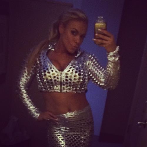 Minna Pajulahti taking a selfie