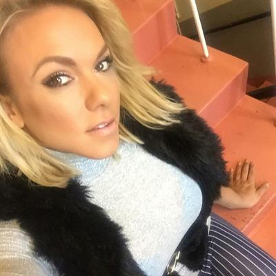 Minna Pajulahti taking a selfie