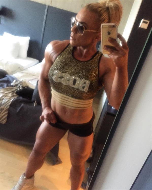 Minna Pajulahti taking a selfie