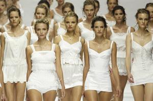 Alessandra Ambrosio Dolce Gabbana 