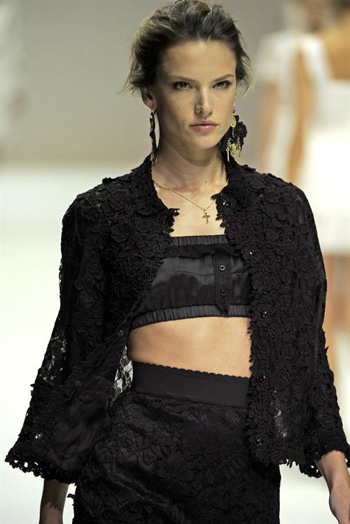 Alessandra Ambrosio Dolce Gabbana 