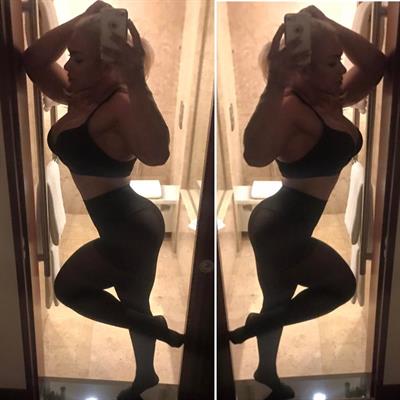 Minna Pajulahti taking a selfie