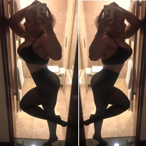 Minna Pajulahti taking a selfie