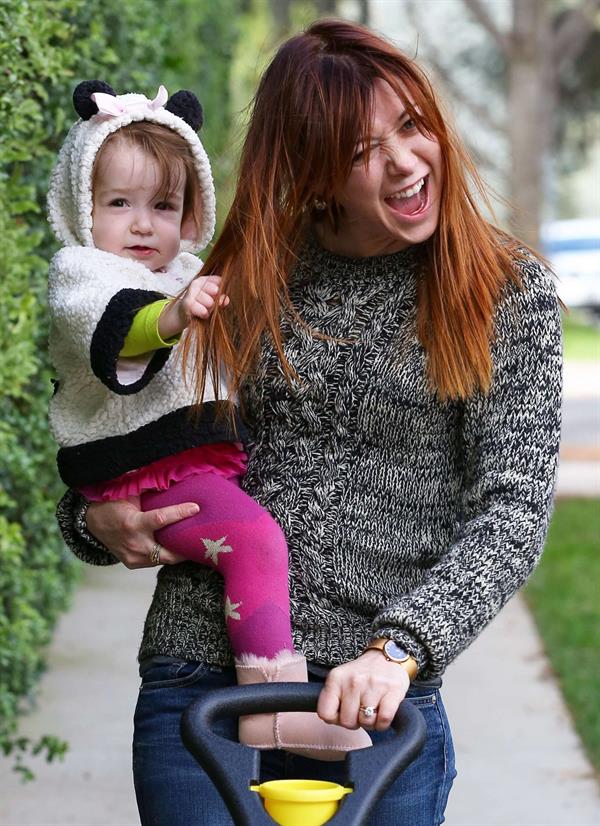 Alyson Hannigan Hangs out with her daughter in Los Angeles (November 22, 2013) 