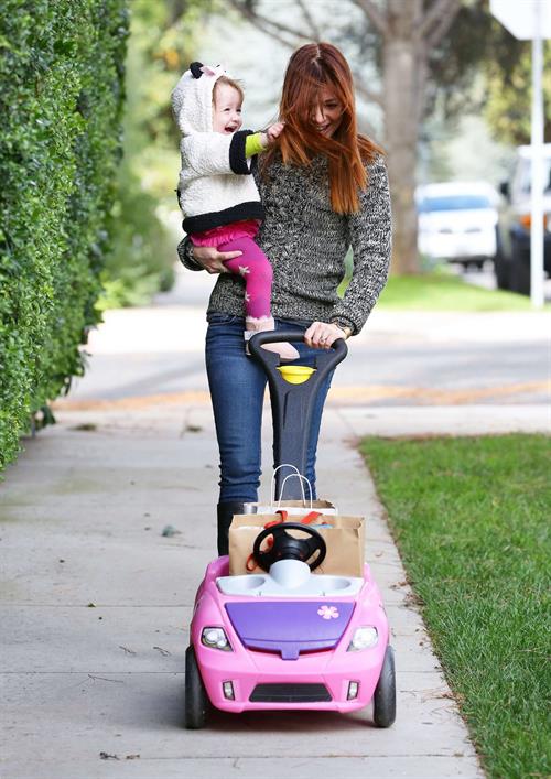 Alyson Hannigan Hangs out with her daughter in Los Angeles (November 22, 2013) 