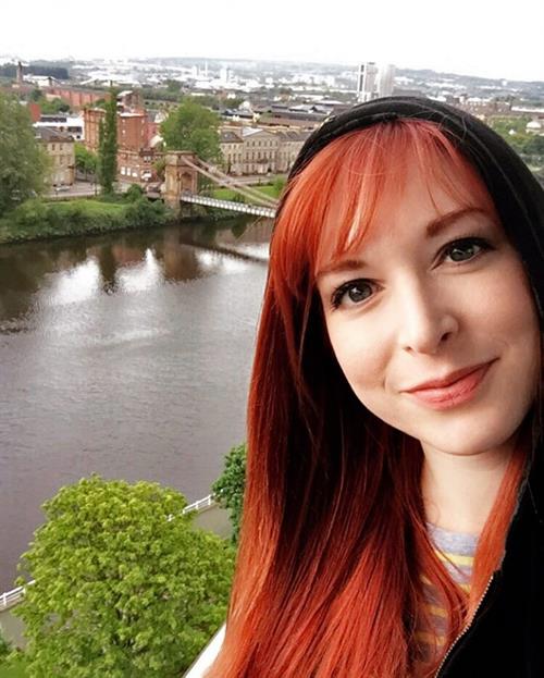 Lisa Foiles taking a selfie