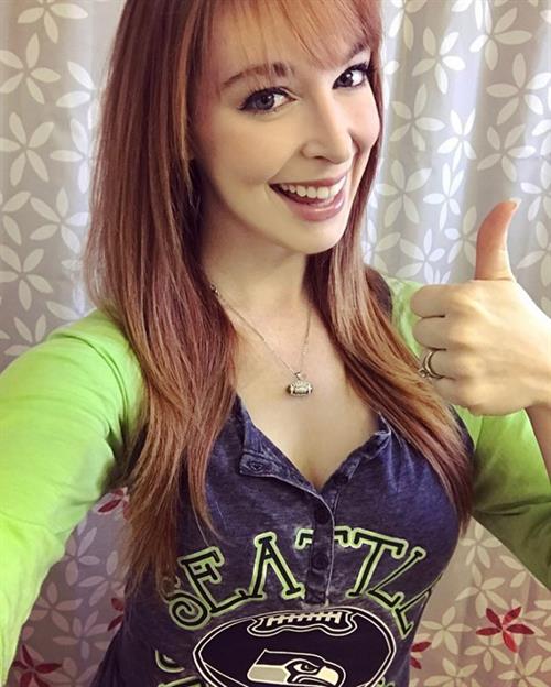 Lisa Foiles taking a selfie