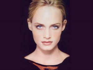 Amber Valletta