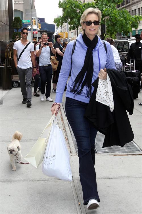 Jane Lynch in New York City (May 21, 2013) 