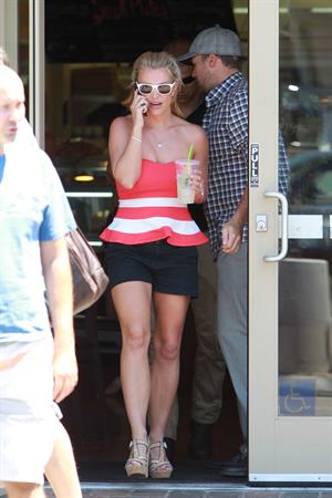 Britney Spears leaving Wild Flour Bakery Cafe on August 11, 2014