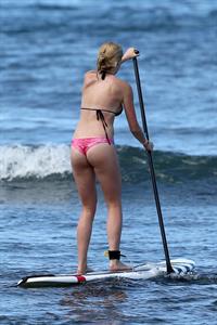 Ireland Baldwin goes paddle-boarding in Hawaii with her boyfriend Slater Trout May 26, 2013 