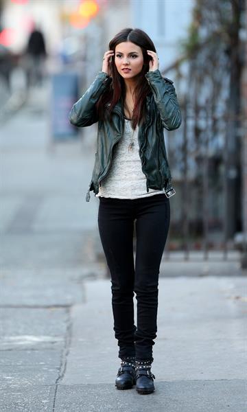 Victoria Justice – “Eye Candy” set in New York 11/13/13  