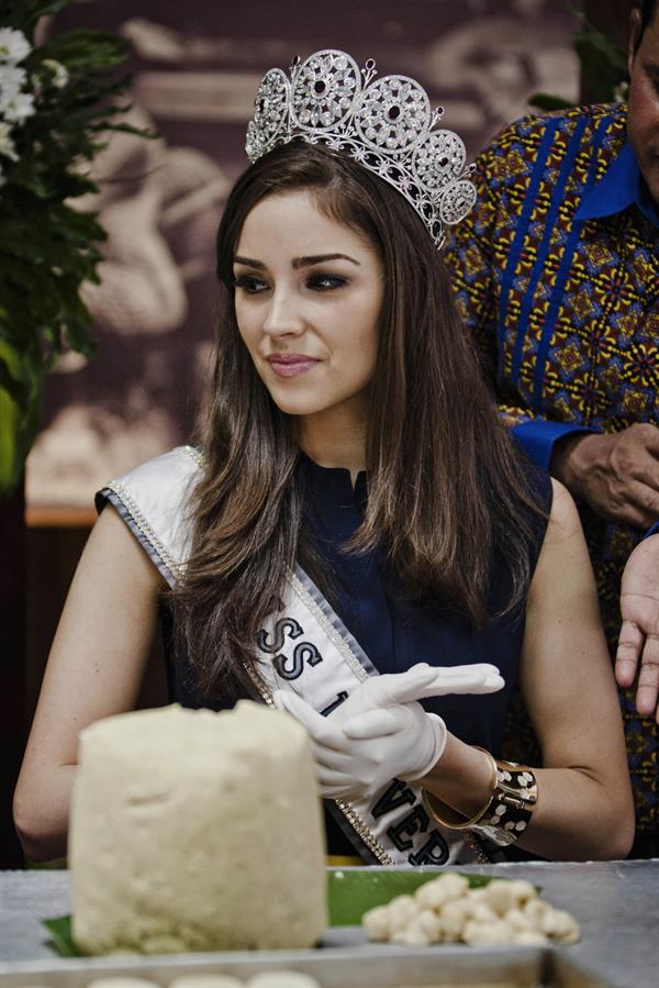 Olivia Culpo Visits Indonesia (Feb 7, 2013) 