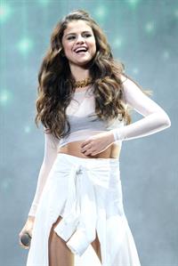 Selena Gomez – Star Dance Tour in Newark 10/20/13  