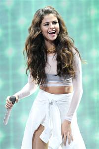 Selena Gomez – Star Dance Tour in Newark 10/20/13  