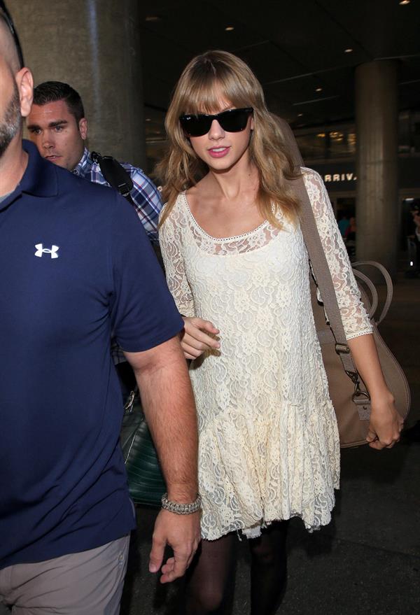 Taylor Swift – LAX arrival 10/22/13  