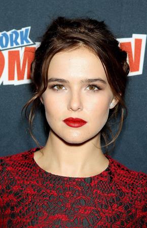 Zoey Deutch – “Vampire Academy” Panel NYCC 10/11/13  