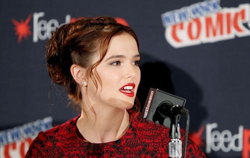Zoey Deutch – “Vampire Academy” Panel NYCC 10/11/13  