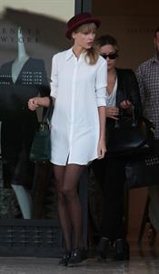 Taylor Swift – Barneys New York in Beverly Hills 9/29/13  