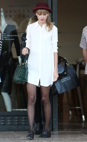 Taylor Swift – Barneys New York in Beverly Hills 9/29/13  