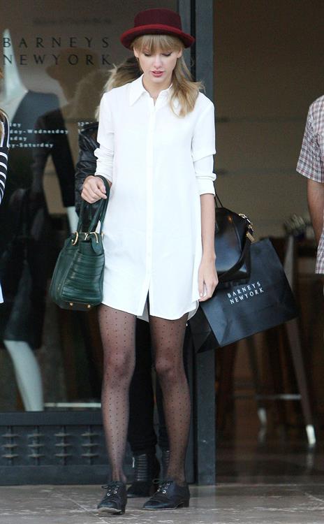 Taylor Swift – Barneys New York in Beverly Hills 9/29/13  