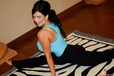Denise Milani Photoset - Stretch