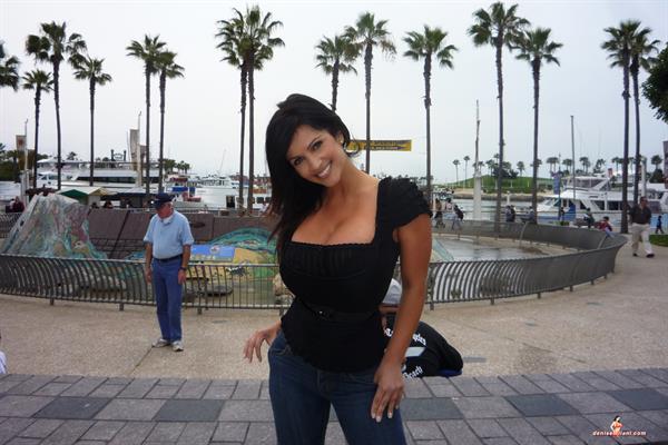 Denise Milani Snapshots - Aquarium