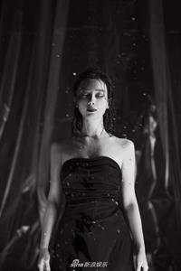 Shu Chen taking a selfie