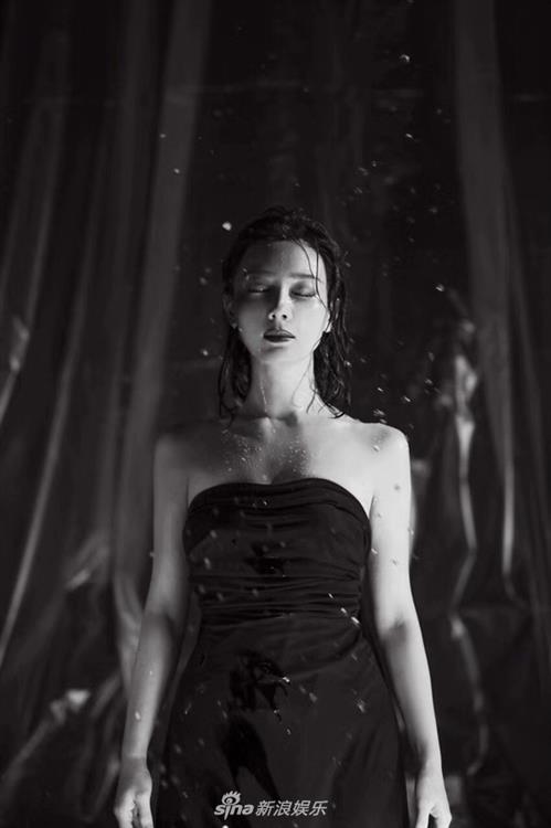 Shu Chen taking a selfie