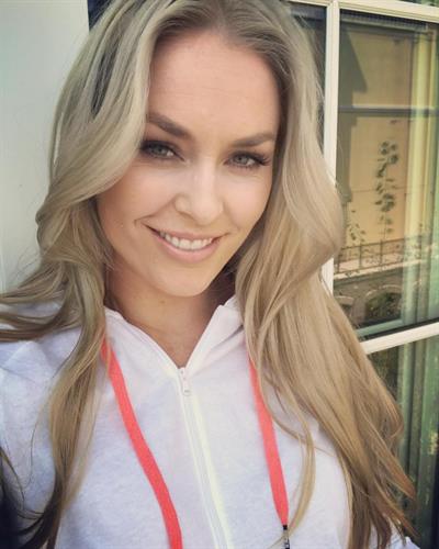 Lindsey Vonn taking a selfie