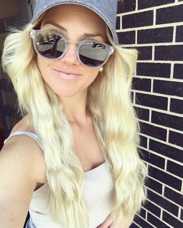 Silje Norendal taking a selfie