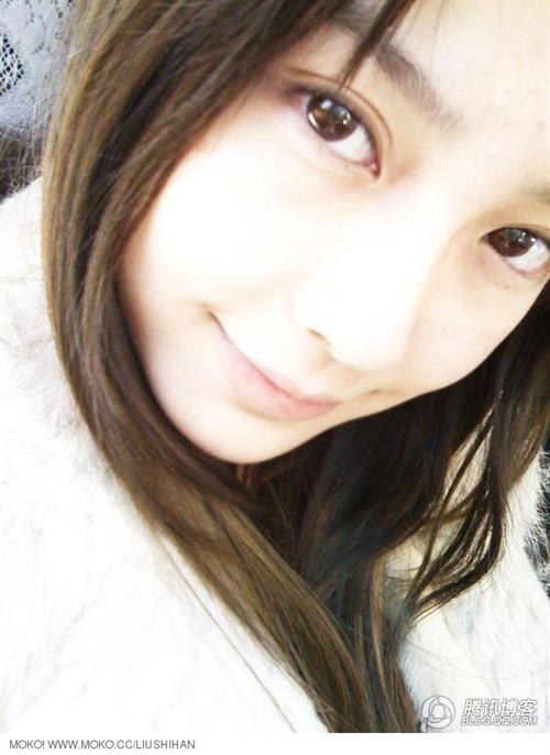 Angela Baby taking a selfie