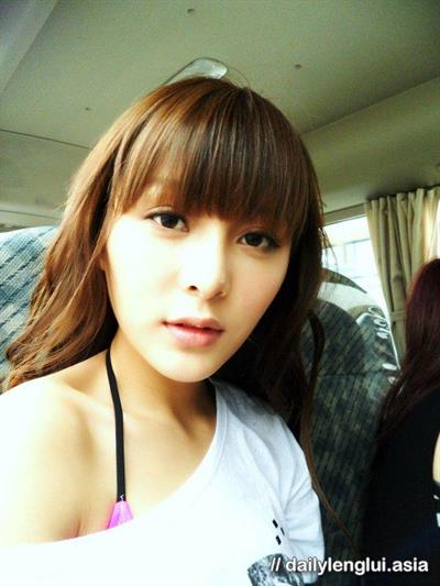 Jeana Ho taking a selfie