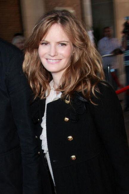 Jennifer Jason Leigh