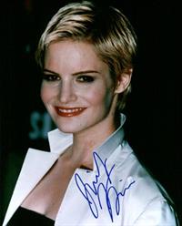 Jennifer Jason Leigh