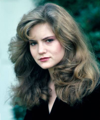 Jennifer Jason Leigh