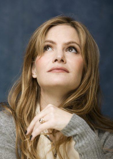 Jennifer Jason Leigh