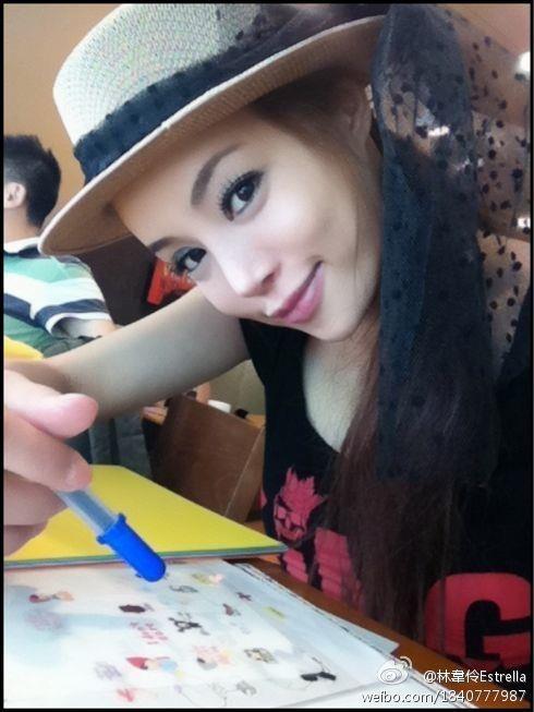 Estrella Lin taking a selfie