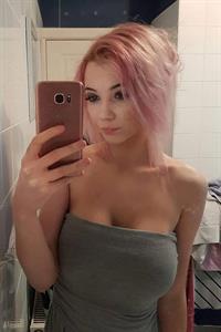 Elizabeth Rose taking a selfie